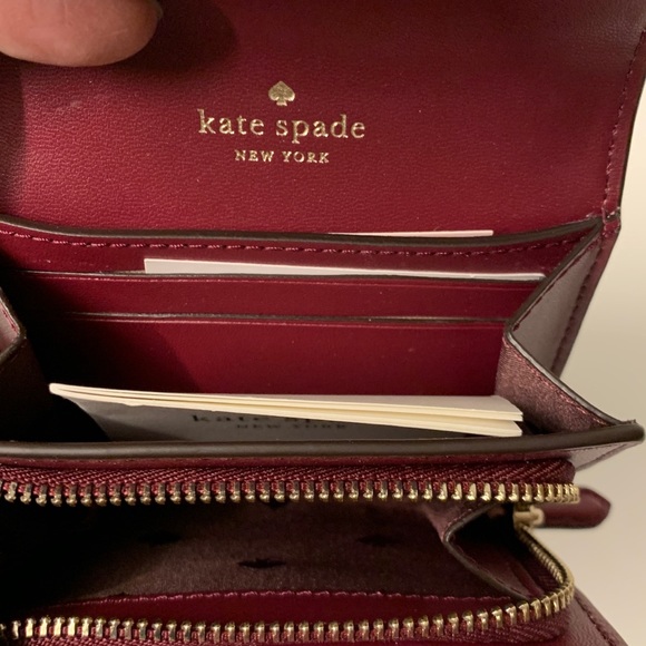 BNWT KATE SPADE ♠️ SCALLOP DESIGN SMOOTH LEATHER COMPACT WALLET PINK- BURGUNDY - Picture 6 of 6
